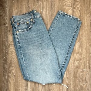 NWT - NEVER WORN! Madewell vintage style distressed jeans